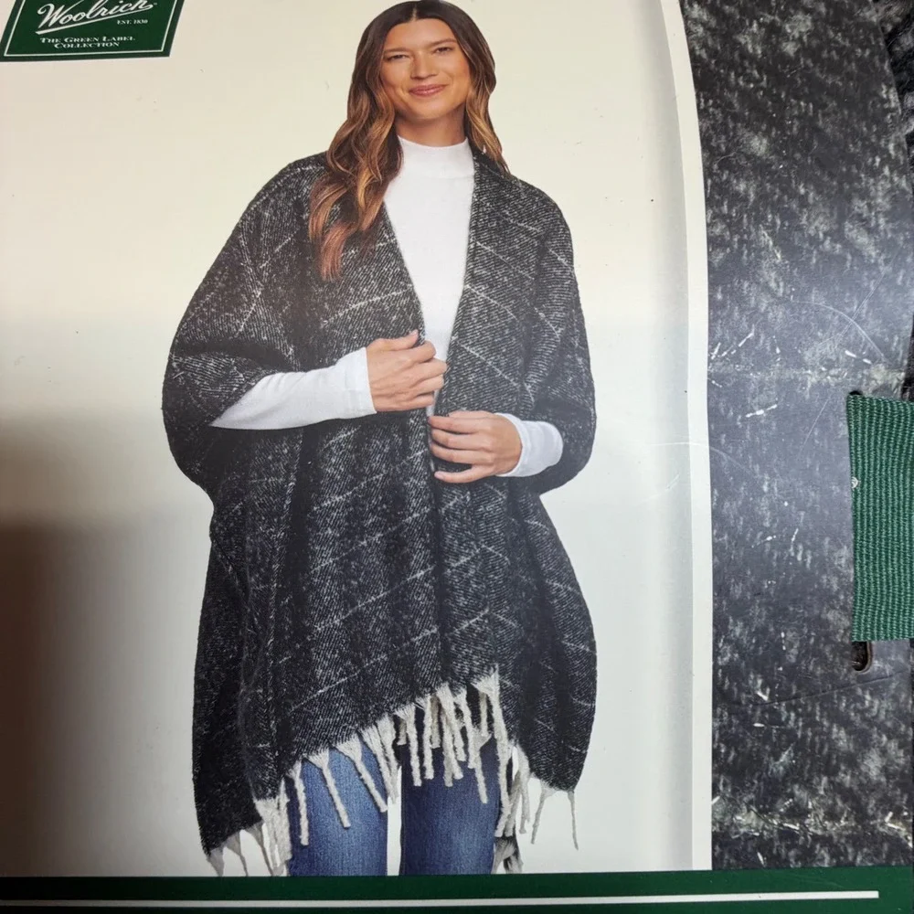 Woolrich‎ Green Label Brushed Wrap Poncho Black White Plaid Fringe  OS NWT